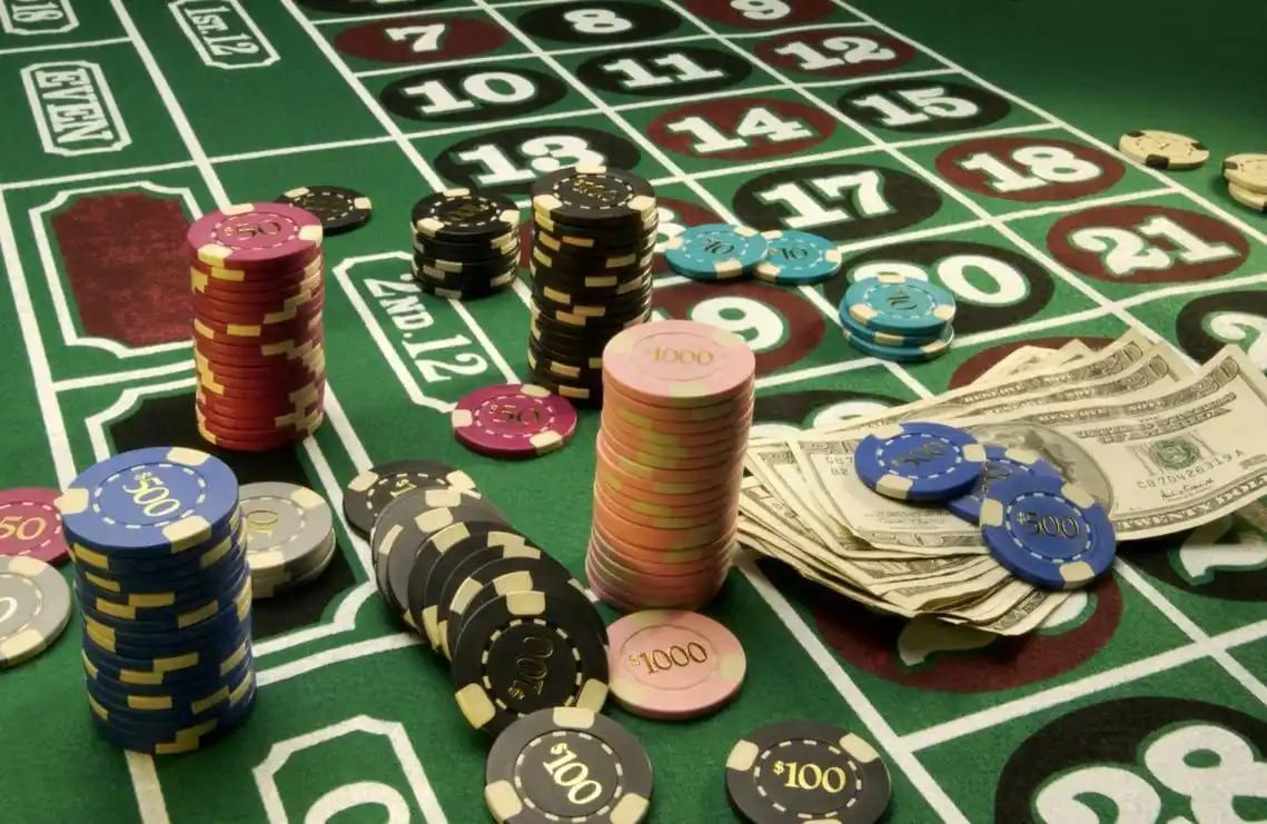 Filipino player spinning slot reels on mobile browser ggslot